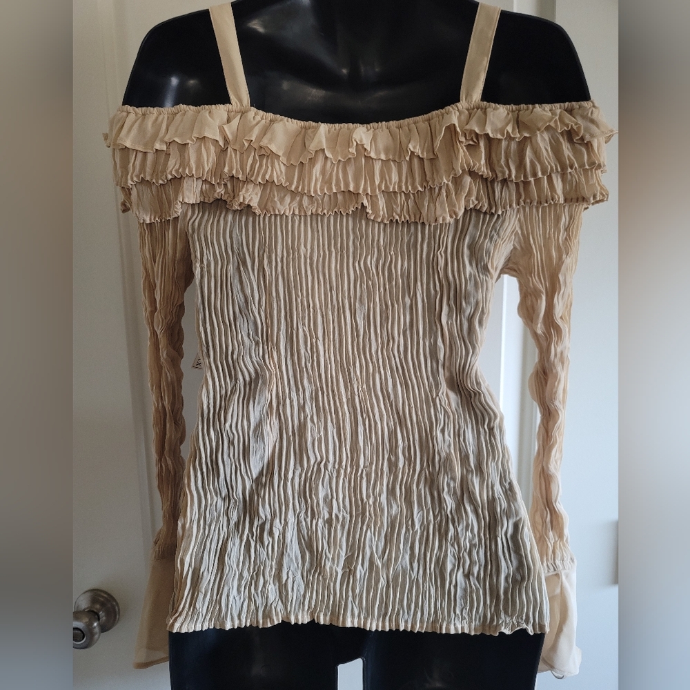 Kaelyn-Max Crinkled Exposed Shoulder Romantic Blouse - Picture 5 of 7